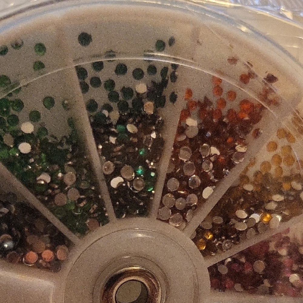 Multicolor Rhinestone Wheel for Crafting - Picture 4 of 6